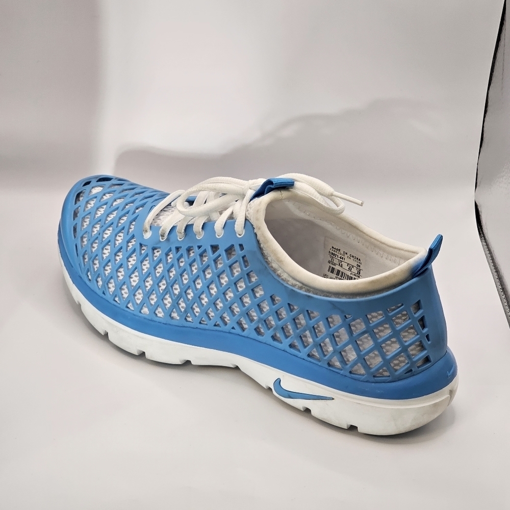 Nike  Mesh Women's Sneaker - Picture 2 of 6